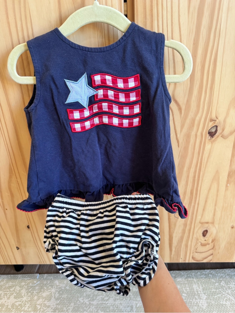 Stitchy Fish Red White Navy Flag Set